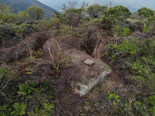 槍堡PB3及周圍的戰壕 （照片提供：香港大學）
